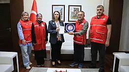 Vali Arslan, Kurban Bağışını Kızılay'a Yaptı