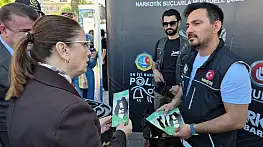 Vali çocuklarla çizgi film izledi, dijital bağımlılığa karşı uyardı