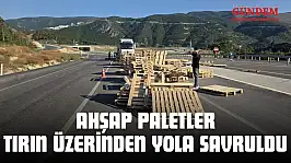 Ahşap Paletler Tırın Üzerinden Yola Savruldu