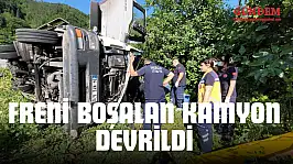 Freni Boşalan Kamyon Devrildi