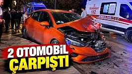 İki Otomobil Çarpıştı!