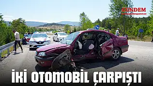 İki Otomobil Çarpıştı
