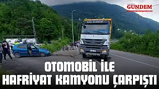 İnebolu'da Otomobil İle Hafriyat Kamyonu Çarpıştı