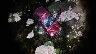 Otomobil Çaya Uçtu, Yaralılar Var!