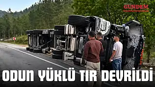 Odun Yüklü Tır Devrildi