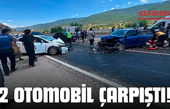 2 Otomobil Çarpıştı!