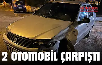 2 Otomobil Çarpıştı