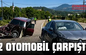 2 Otomobil Çarpıştı