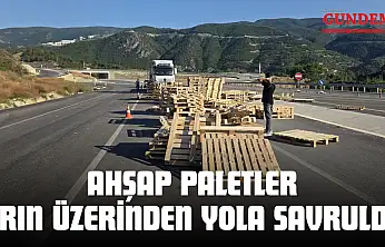 Ahşap Paletler Tırın Üzerinden Yola Savruldu