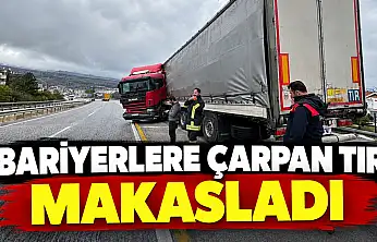 Bariyerlere Çarpan Tır Makasladı