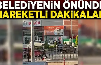 Belediyenin Önünde Hareketli Dakikalar