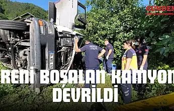 Freni Boşalan Kamyon Devrildi
