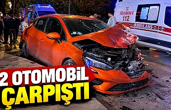 İki Otomobil Çarpıştı!