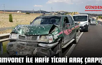 Kamyonet İle Hafif Ticari Araç Çarpıştı