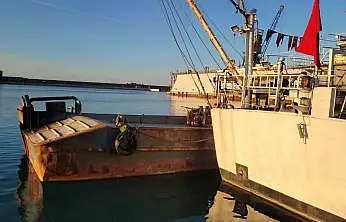 Balıkçıları Kurtaran Tekne İnebolu Limanı'na Çekildi