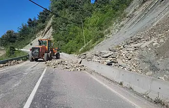 Kastamonu'da Heyelan Nedeniyle Kara Yolu Ulaşıma Kapandı