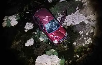 Otomobil Çaya Uçtu, Yaralılar Var!
