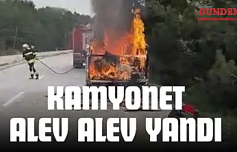 Kastamonu'da Seyir Halindeki Kamyonet Alev Alev Yandı