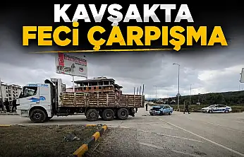 Kavşakta Feci Çarpışma