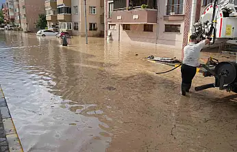 Cide'de Ekiplerin Su Tahliye Çalışması Sürüyor