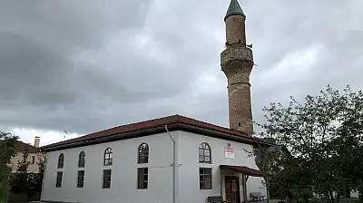 335 Yıllık Minare Zamana Meydan Okuyor