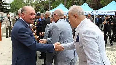 Çorum'da kent protokolü ve vatandaşlar bayramlaştı
