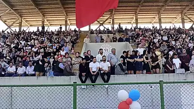 Devrek'te Üniversite öğrencileri mezuniyetlerini kep atarak kutladılar