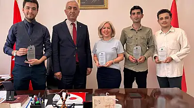 Dünya Dili Türkçe Topluluğuna Plaket Verildi