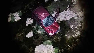 Otomobil Çaya Uçtu, Yaralılar Var!