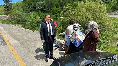 Kavşakta iki otomobil çarpıştı: 4 Yaralı