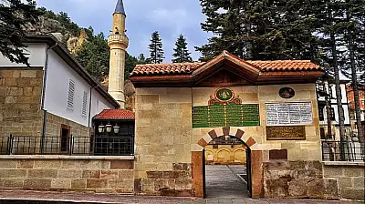 Asa Suyunun Zemzemle Aynı Olduğuna İnanılıyor
