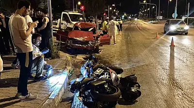Kırmızı ışık ihlali felaket getirdi: Otomobilin çarptığı motosikletli ağır yaralandı