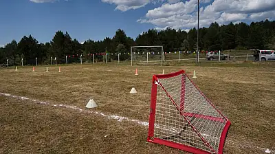 Köyünde Spor Alanı Yaptı