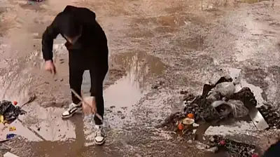 MYO Öğrencilerinden Temizlik Personeline Destek