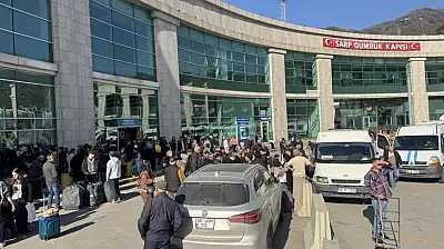 Sarp Sınır Kapısı'ndan Kurban Bayramı Tatilinde 185 Bini Aşkın Yolcu Geçti