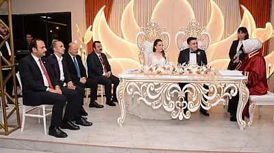 Vali Dallı Nikah Şahidi Oldu
