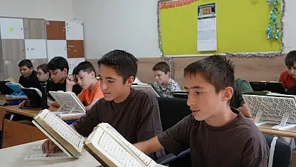 13 Yaşındaki İkizler Hafız Oldu
