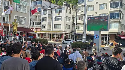Abana Meydanı'nda Milli Maç Heyecanı Dev Ekranda Yaşandı