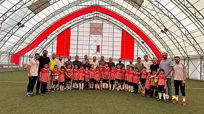Babalar Bu Kez Tribünde Değil, Sahadaydı