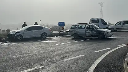 Kastamonulu Plakalı Otomobil Kaza Yaptı