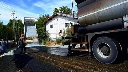 Köy Yollarında Asfalt Çalışmaları Sürüyor