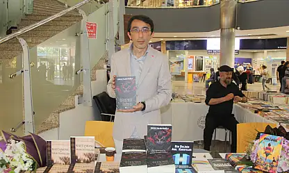 Emrah Palabıyıkoğlu'ndan Barutçuoğlu AVM'de İmza Günü