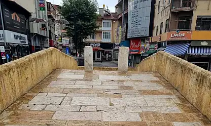 İki Adak Taşının Arasından Geçenlerin Dileği Kabul Oluyor