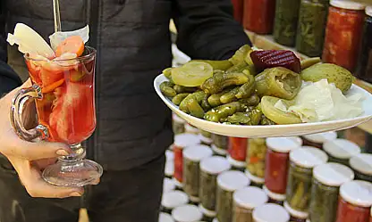 Turşu Suyu Bulanıklaşınca Hemen Atmak mı Gerekiyor?