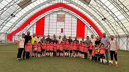 Babalar Bu Kez Tribünde Değil, Sahadaydı