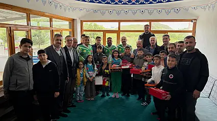 Başkan Kavaklıgil'den Sapaca Köyü'nde Çocuklara Spor Desteği