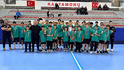 Candarbey'in Şampiyon Sporcularına Madalya