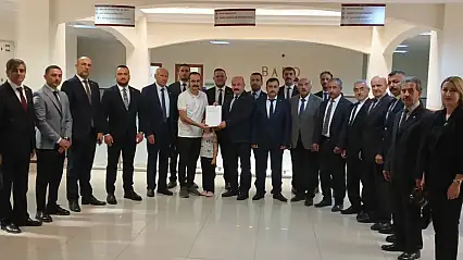 Enis Usturacı Mazbatasını Aldı