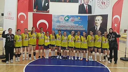 Hentbolcu Kızlardan Sinop'ta Grup Birinciliği