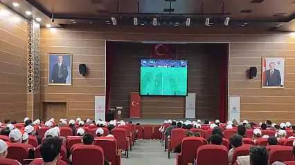 Kaan Talip Tığlı Gençlik Merkezi'nde Milli Maç Heyecanı Yaşandı